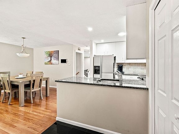 4th image of 45 Lakeside Ave APT 33