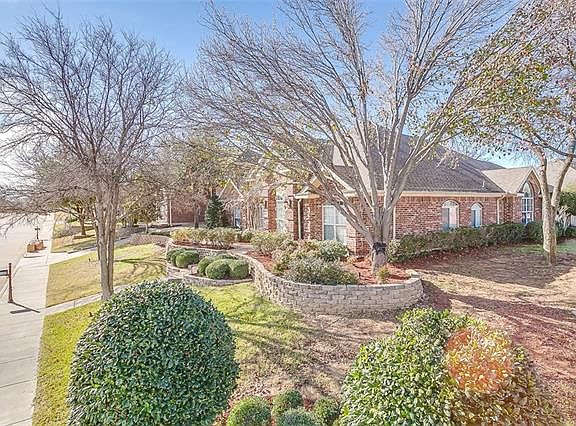4th image of 200 Castle Hill Dr
