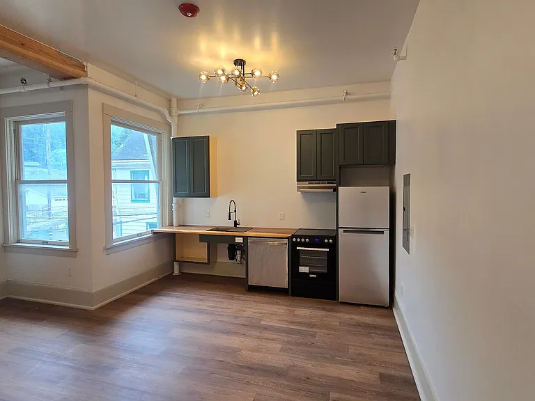 500 B St — Photo 39
