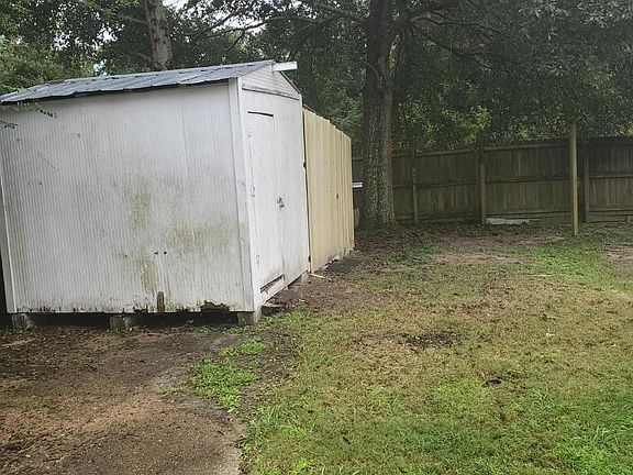 3rd image of 2701 Valleywood Dr