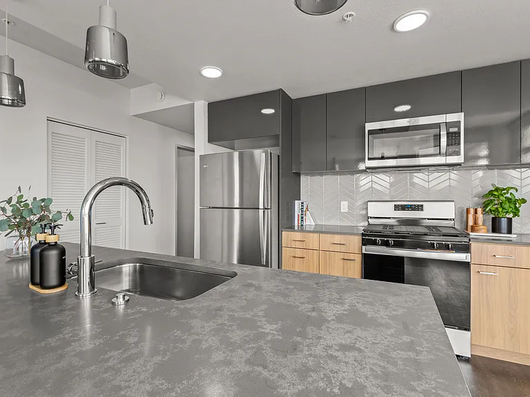 Splash Apartments — Photo 6