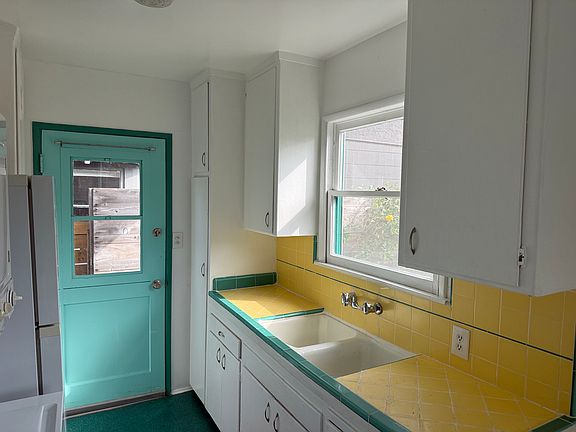 Kitchen Sink - Light and Bright