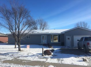 702 S 1st St, Parkston, SD 57366