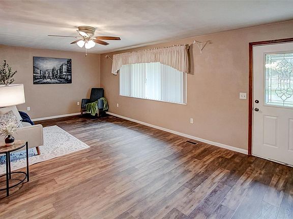 4th image of 1116 Helvetia Dr