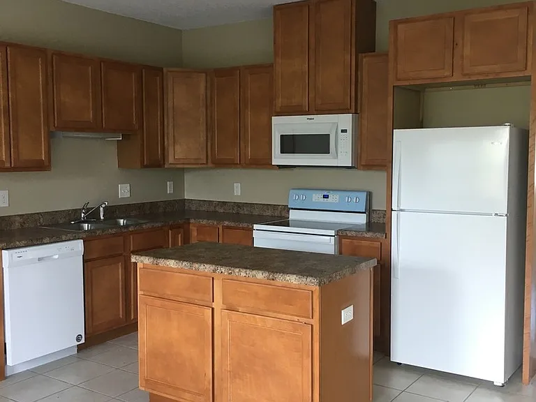7009 Edwardian Ct — Photo 6