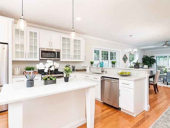 5th image of 135 Sumner St #5