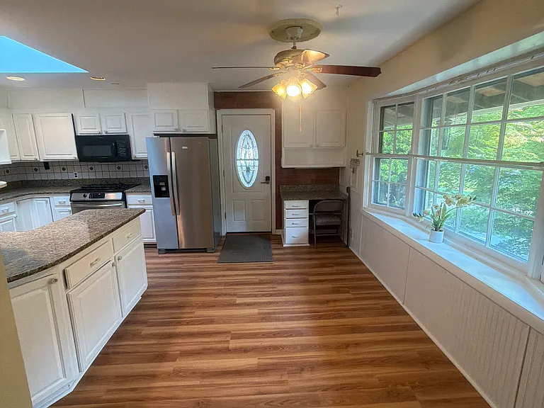 11902 Enid Dr — Photo 6