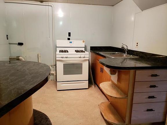 4th image of 5818 Wilson Ave