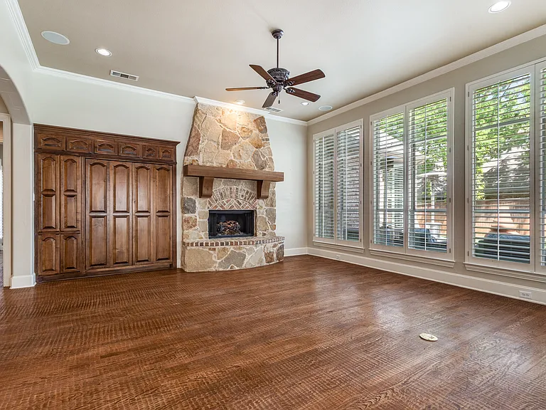 901 Sandy Trl — Photo 12