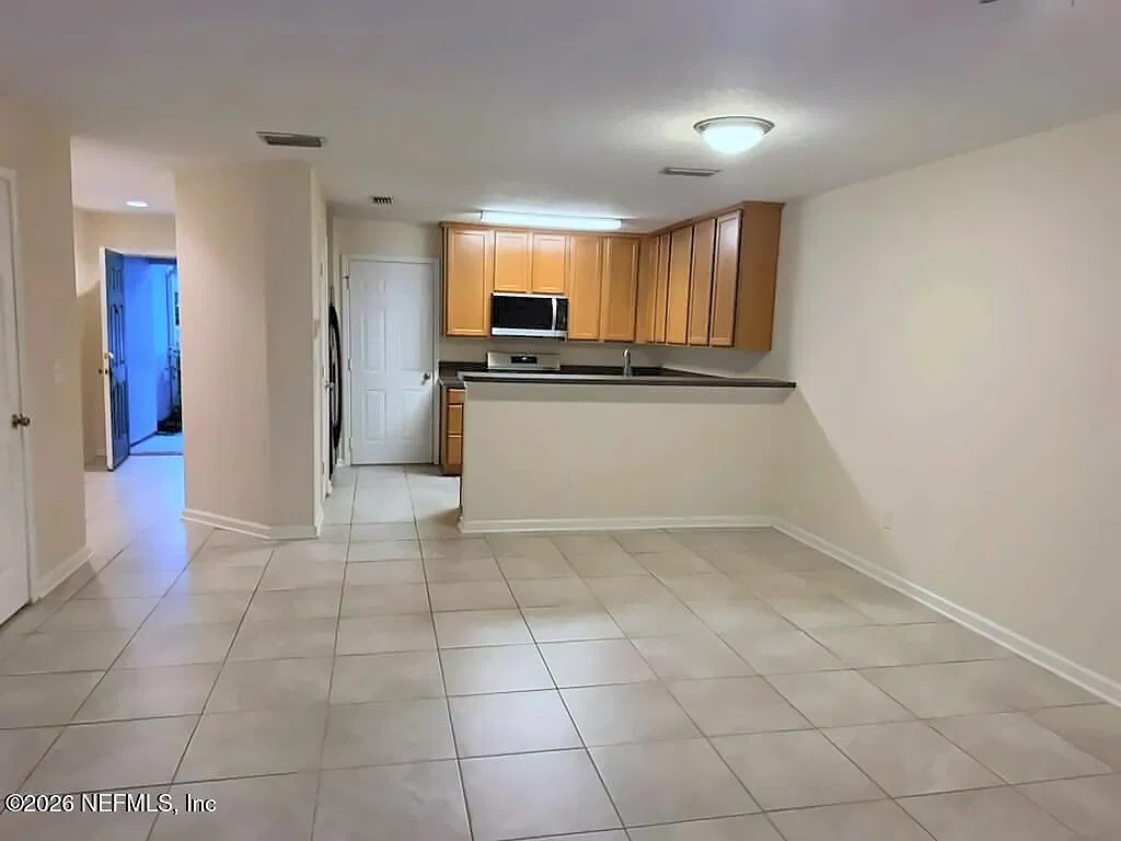 3 bed, 2.5 bath, 1468 sqft, $1,850 — Photo 4