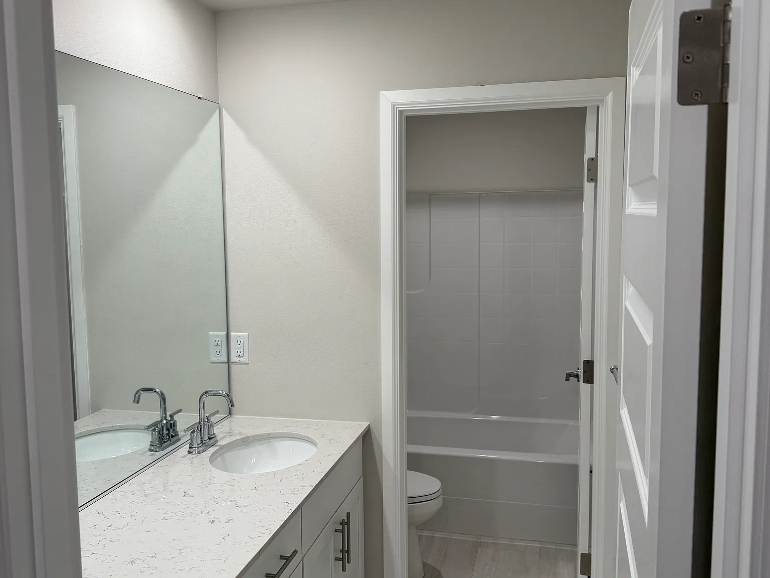 5 bed, 3.5 bath, 3343 sqft, $4,400 — Photo 3