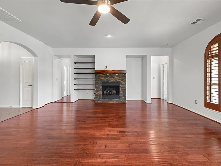 8725 Pikes Peak Rd — Photo 8