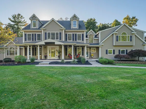 74 Crabtree Ln, Abington, MA 02351