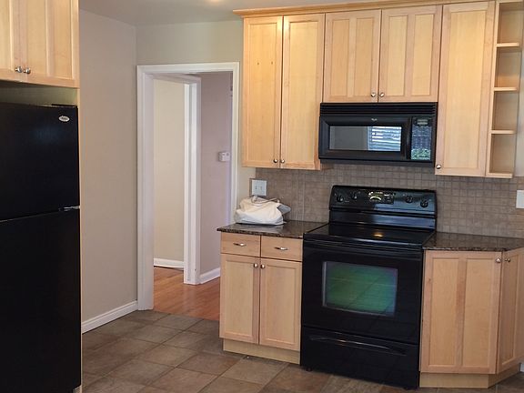 5th image of 1688 E Blaine Ave #U