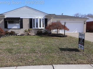 14182 Blue Skies St, Livonia, MI 48154