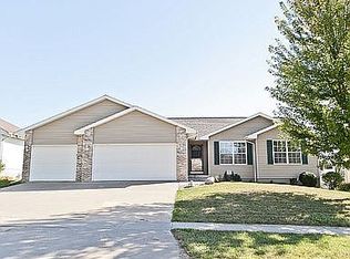112 Whispering Wind Ln, Center Point, IA 52213