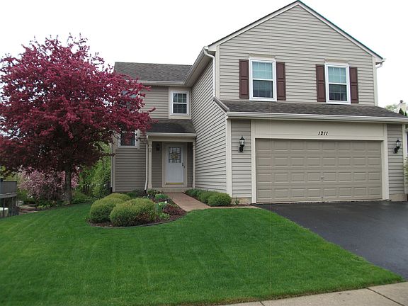 2nd image of 1211 N Lancaster Cir