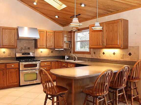 3rd image of 3820 Vista Dr