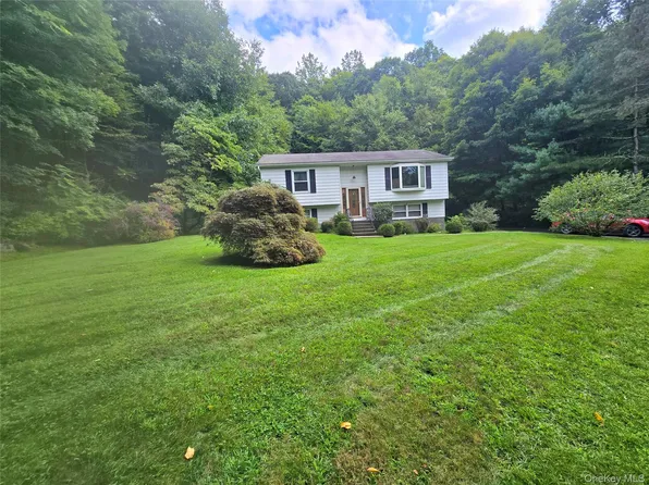 37 Boswell Road, Putnam Valley, NY 10579