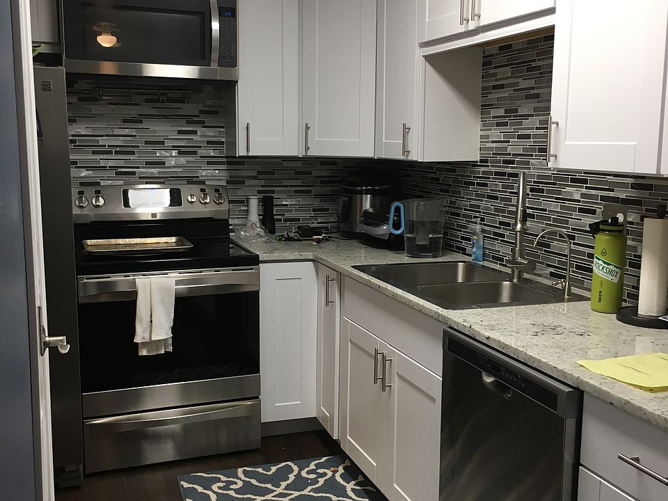 Kitchen w pantry