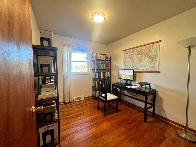 411 N Hillsdale Dr — Photo 3