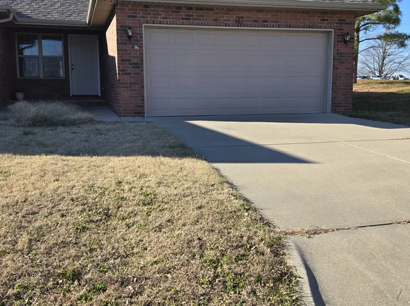 561 Welch St, Marshfield, MO 65706