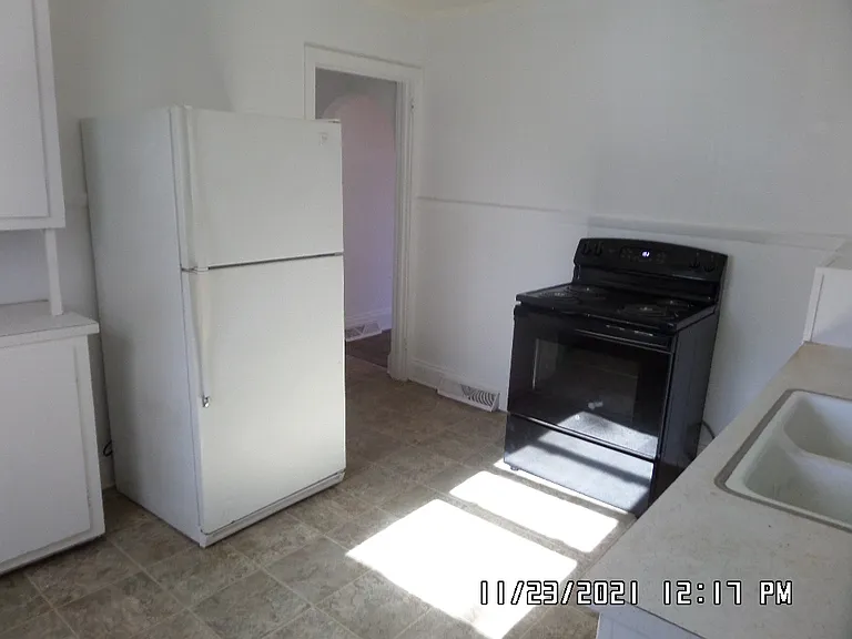 2124 Ravendale St — Photo 5