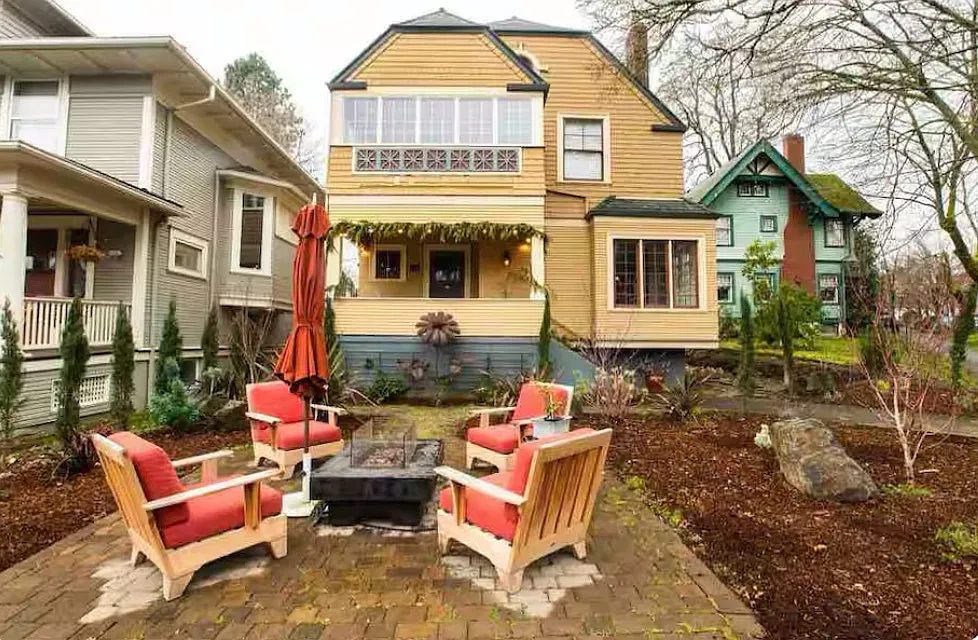 3 bed, 1.5 bath, 2200 sqft, $4,200 — Photo 1
