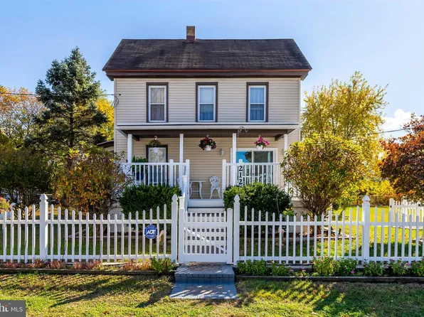 212 E Jefferson St, Paulsboro, NJ 08066