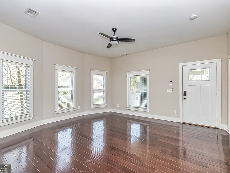 1678 Dorsey Ave — Photo 6