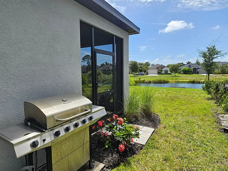 15285 Shady Palms Ln — Photo 35