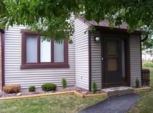 406 Charlesgate Cir, East Amherst, NY 14051