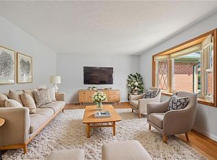 137 S Parliament Dr, Virginia Beach, VA 23462