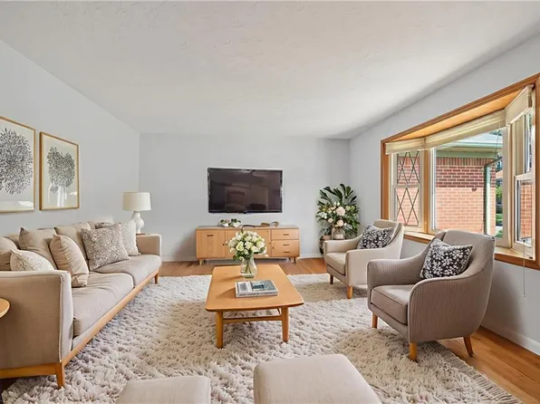 137 S Parliament Dr, Virginia Beach, VA 23462