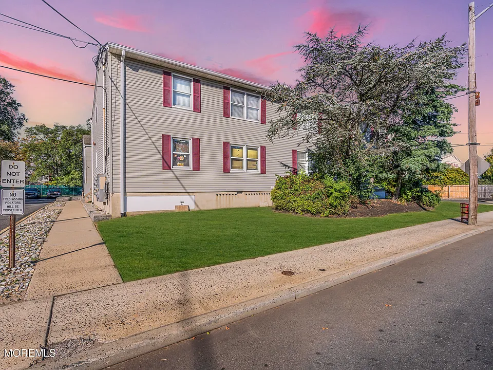 213 Main St #17