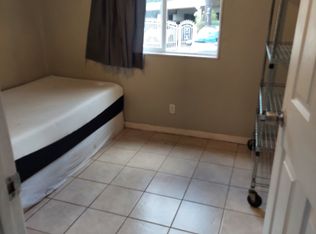1725 Machado St #4, Honolulu, HI 96819
