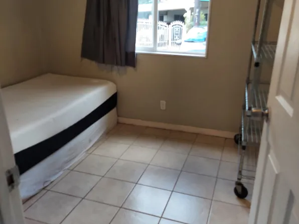 1725 Machado St #4, Honolulu, HI 96819