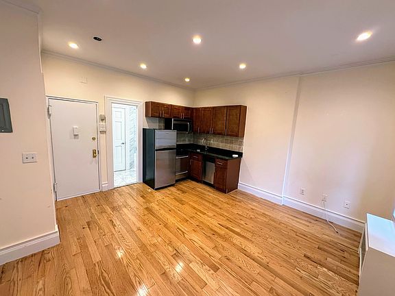 2nd image of 411 W 43rd St APT 4A
