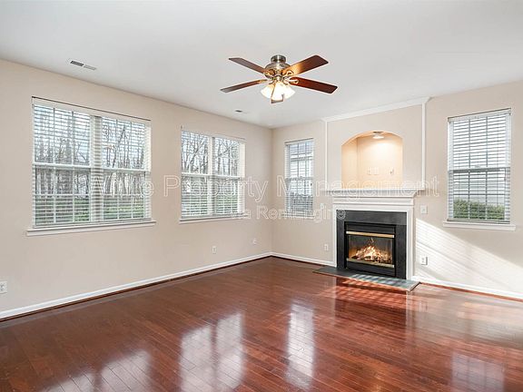 4th image of 17304 Commons Crossing Dr