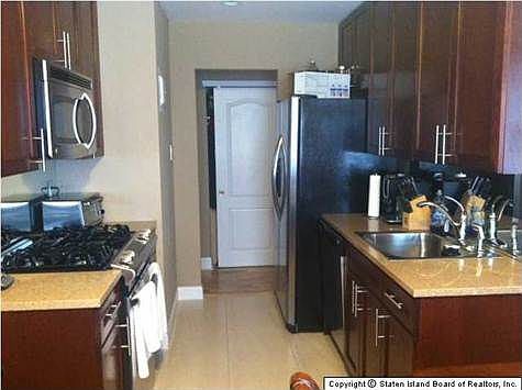 4th image of 25 Gadsen Pl APT 2C