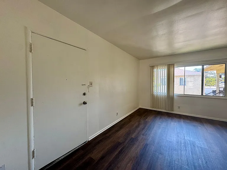 LOMITA — Photo 2