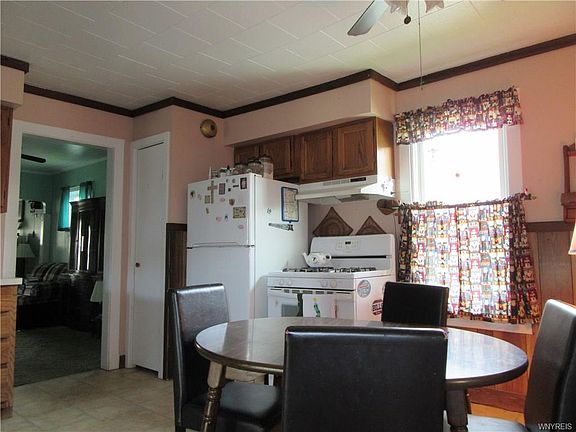 5th image of 42 Pinehurst Ave