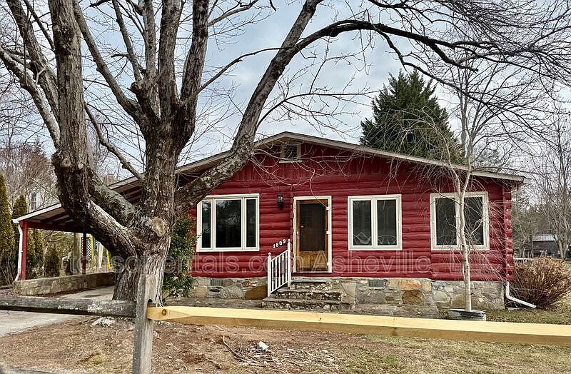 1st image of 1809 Windsor Dr