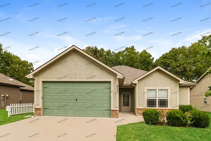 3 bed, 2.0 bath, 1600 sqft, $1,985 — Photo 1