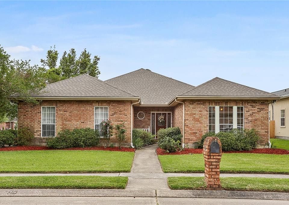 1st image of 13 Woodlake Blvd