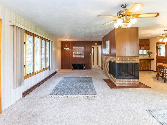 3rd image of 104 Redwood Dr