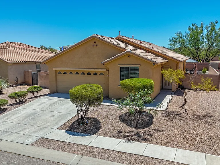 7123 W Festival Way — Photo 2