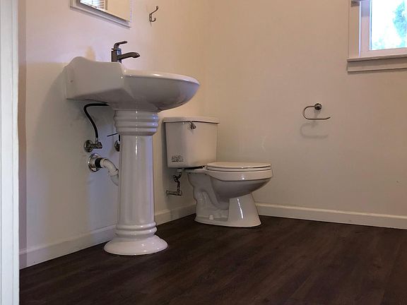 5th image of 320 4th St APT A