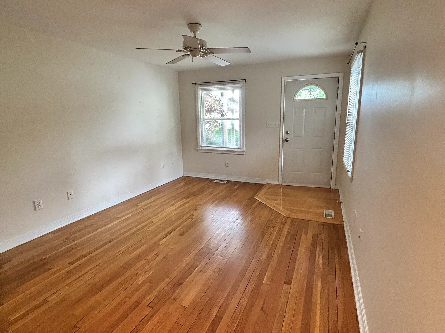 3 bed, 1020 sqft, $2,100 — Photo 3