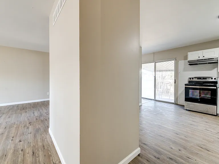 8435 Bridle Spur Dr — Photo 11